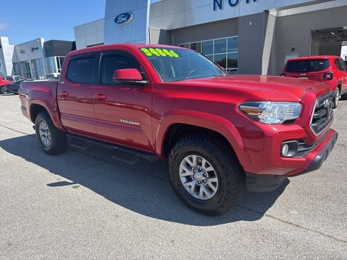 Used 2019 Toyota Tacoma SR5 image 2