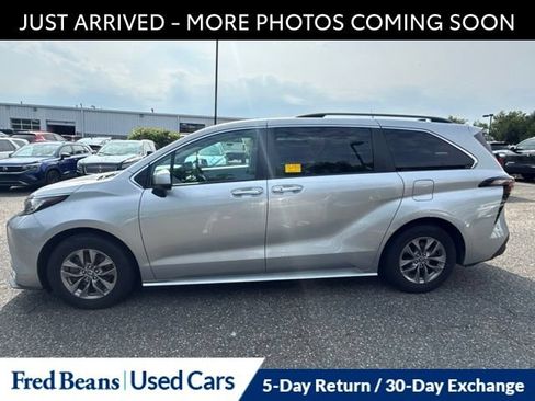 Used 2023 Toyota Sienna XLE w/ XLE Plus Package AWD/4WD image 4