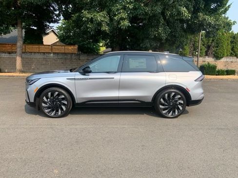 New 2026 Lincoln Nautilus Reserve AWD/4WD image 2
