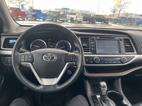 Used 2018 Toyota Highlander XLE image 26