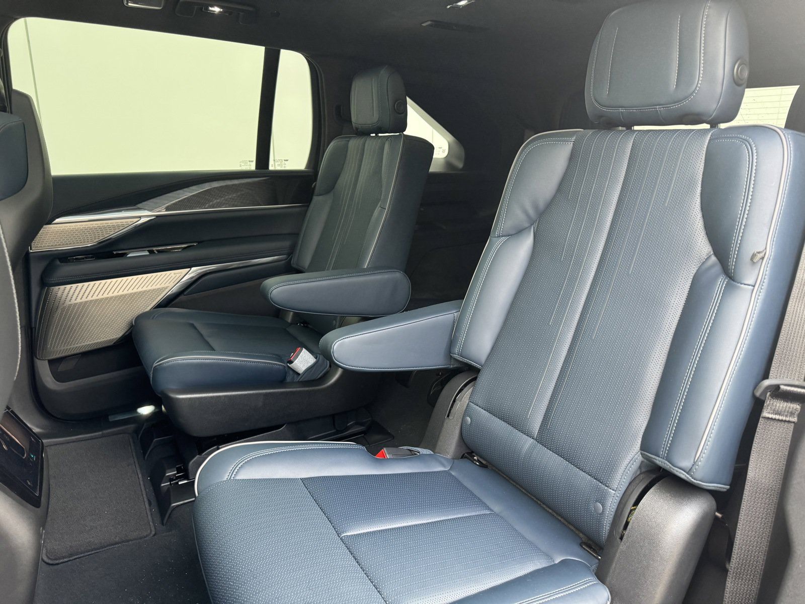 New 2025 Cadillac Escalade IQ Sport 2 AWD/4WD image 11