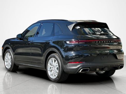 Used 2025 Porsche Cayenne AWD/4WD image 3