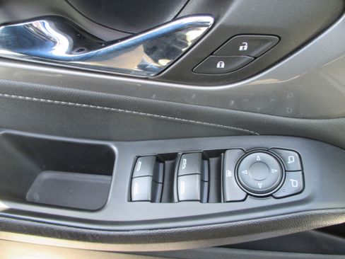 Used 2023 Chevrolet Traverse LT image 13