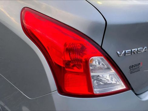 Used 2012 Nissan Versa SV FWD image 25