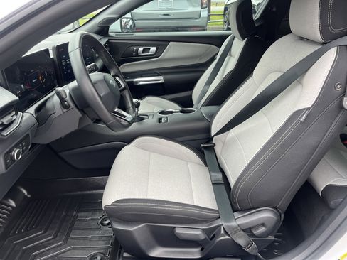 Used 2025 Ford Mustang GT RWD image 12