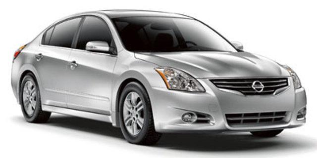 Used 2011 Nissan Altima 2.5 SL w/ Technology Pkg FWD image 1