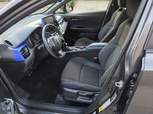 Used 2021 Toyota C-HR XLE image 9