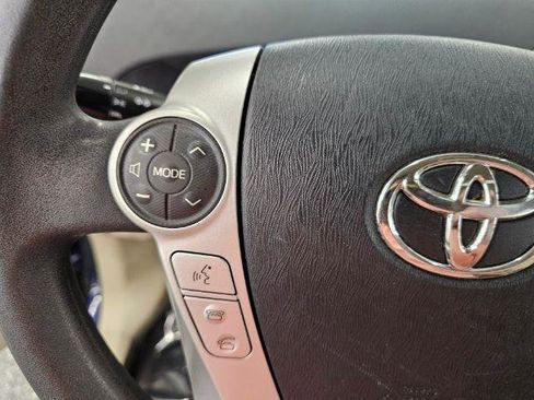 Used 2014 Toyota Prius Three image 11