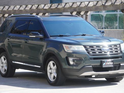 Used 2016 Ford Explorer XLT w/ Equipment Group 202A AWD/4WD image 21
