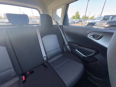 Used 2025 Kia Soul LX w/ LX Technology Package FWD image 35