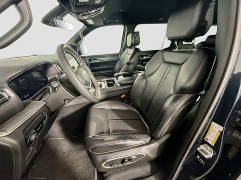 Used 2024 Jeep Wagoneer Series II w/ Flexible Seating Group RWD image 22