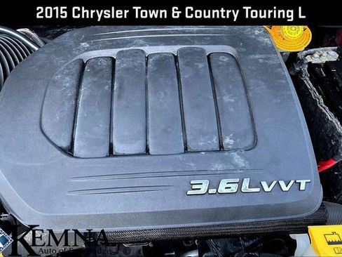 Used 2015 Chrysler Town & Country Touring-L w/ Driver Convenience Group image 32