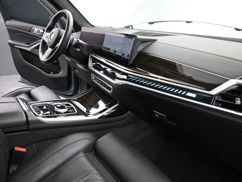 Used 2025 BMW X7 M60i image 22