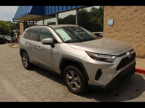 Used 2022 Toyota RAV4 XLE w/ Convenience Package AWD/4WD image 1