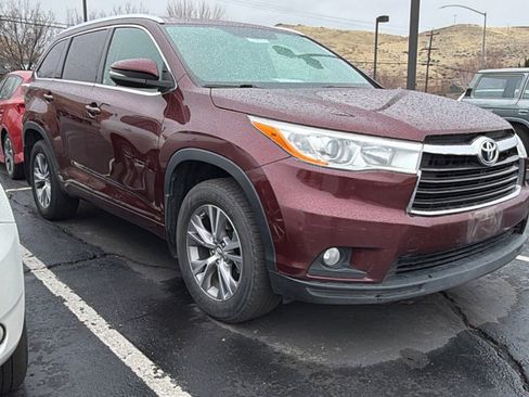 Used 2014 Toyota Highlander XLE image 1