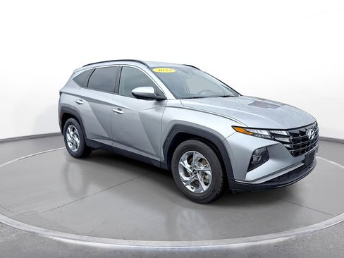 Used 2024 Hyundai Tucson SEL FWD image 2