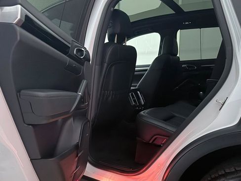 Used 2018 Porsche Cayenne S AWD/4WD image 21