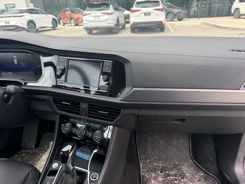 Used 2024 Volkswagen Jetta SE image 27