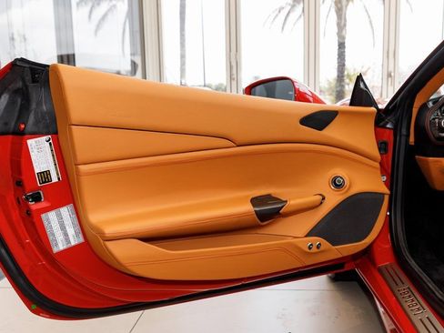 Used 2019 Ferrari 488 Spider image 17