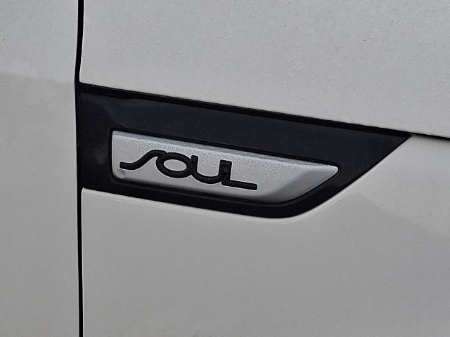 Used 2018 Kia Soul + FWD image 5