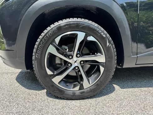 Used 2024 Chevrolet Trax RS w/ Driver Confidence Package FWD image 2