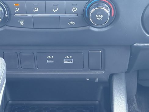 Used 2022 Nissan Frontier 2WD Crew Cab image 25