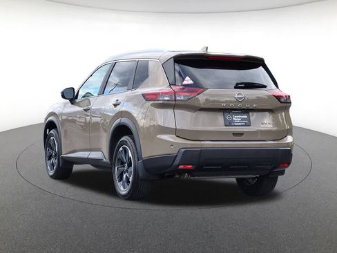 Used 2024 Nissan Rogue SV w/ SV Premium Package AWD/4WD image 7