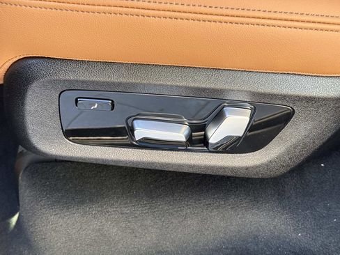 New 2026 BMW X7 xDrive40i w/ Premium Package image 12