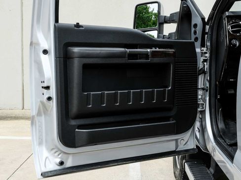 Used 2016 Ford F250 Platinum w/ FX4 Off-Road Package AWD/4WD image 45