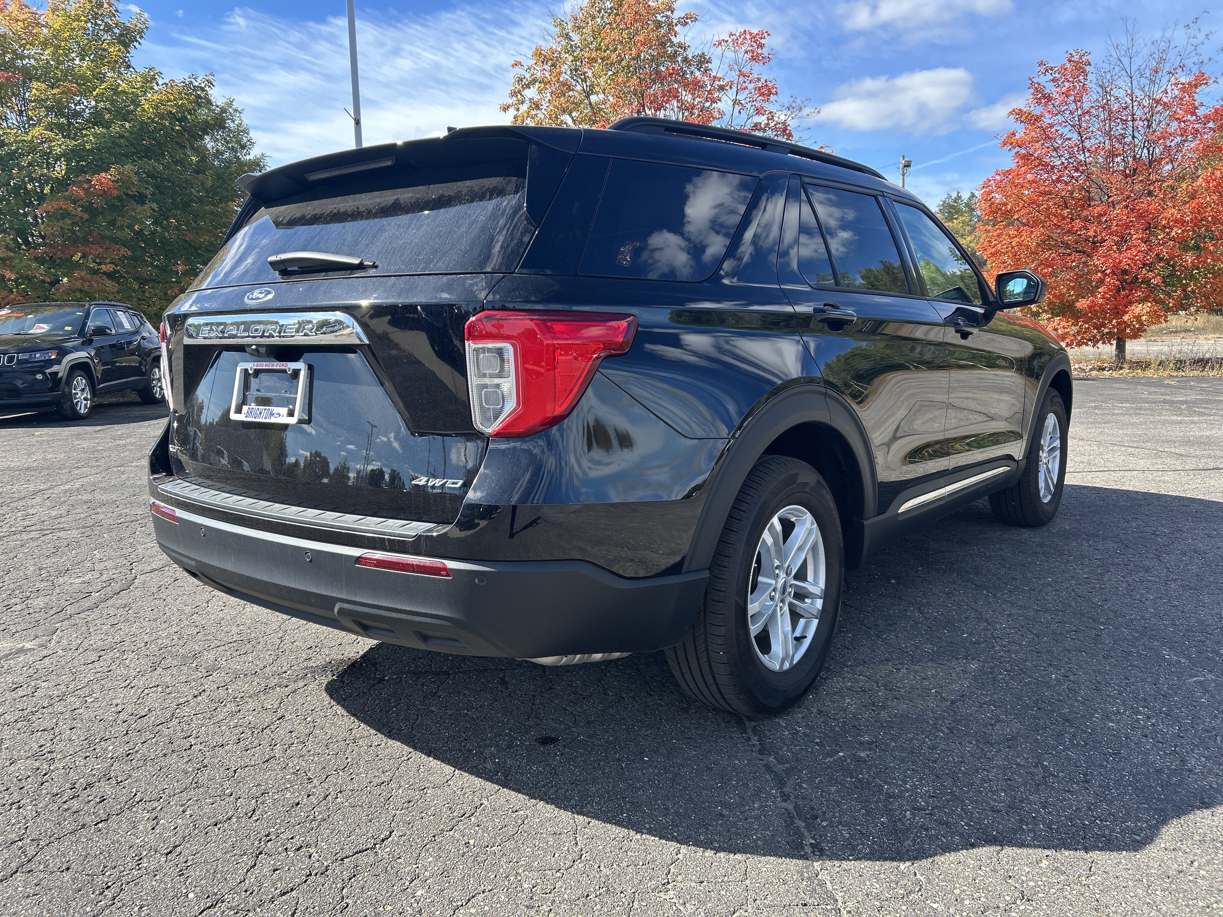 Used 2023 Ford Explorer XLT AWD/4WD image 4