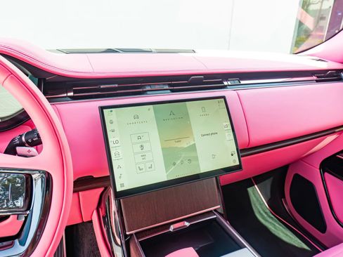 Used 2025 Land Rover Range Rover SE image 64