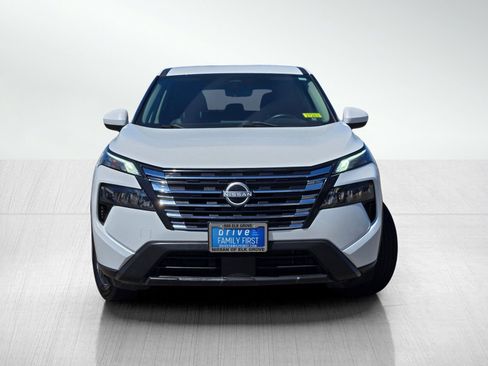Used 2024 Nissan Rogue SV AWD/4WD image 2