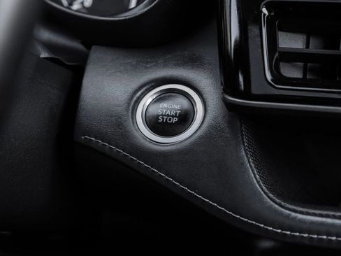 Used 2021 Toyota Highlander XLE image 31