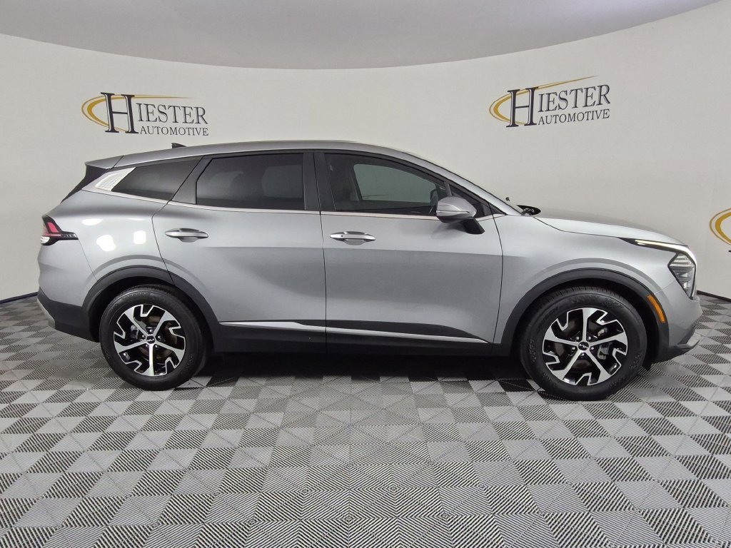 Used 2024 Kia Sportage EX FWD image 3