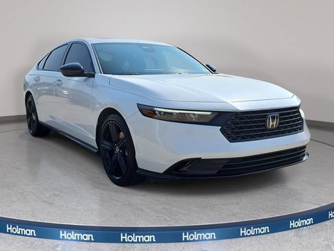 Used 2025 Honda Accord Sport image 4