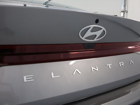 Used 2024 Hyundai Elantra SEL FWD image 9