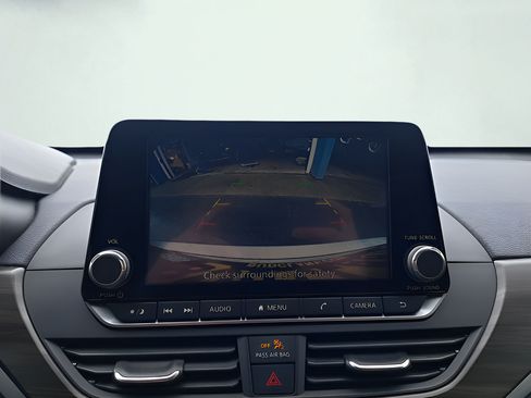 Used 2024 Nissan Altima 2.5 SV FWD image 24