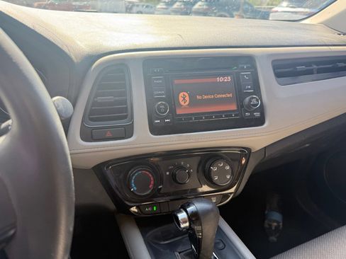 Used 2017 Honda HR-V LX image 19