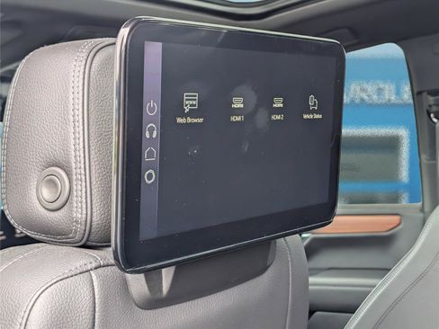 Used 2025 GMC Yukon Denali w/ Advanced Technology Package AWD/4WD image 16