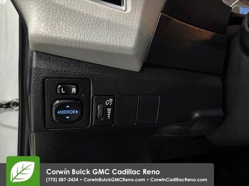 Used 2015 Toyota Corolla LE FWD image 29