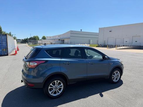 Used 2018 Ford Escape SE w/ SE Sync 3 Package FWD image 4