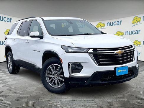 Used 2023 Chevrolet Traverse LT image 1