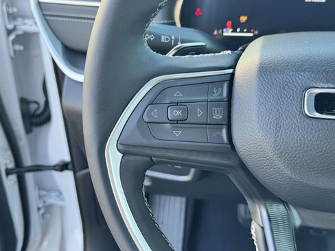 New 2025 Jeep Grand Cherokee Altitude image 22