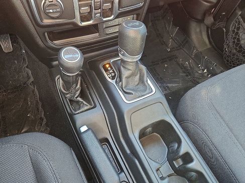 Used 2023 Jeep Wrangler Unlimited image 30