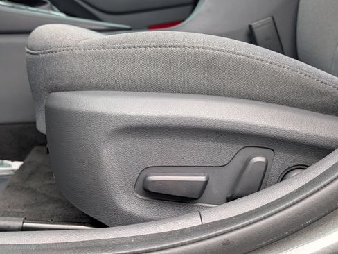 Used 2022 Hyundai Ioniq SE FWD image 21
