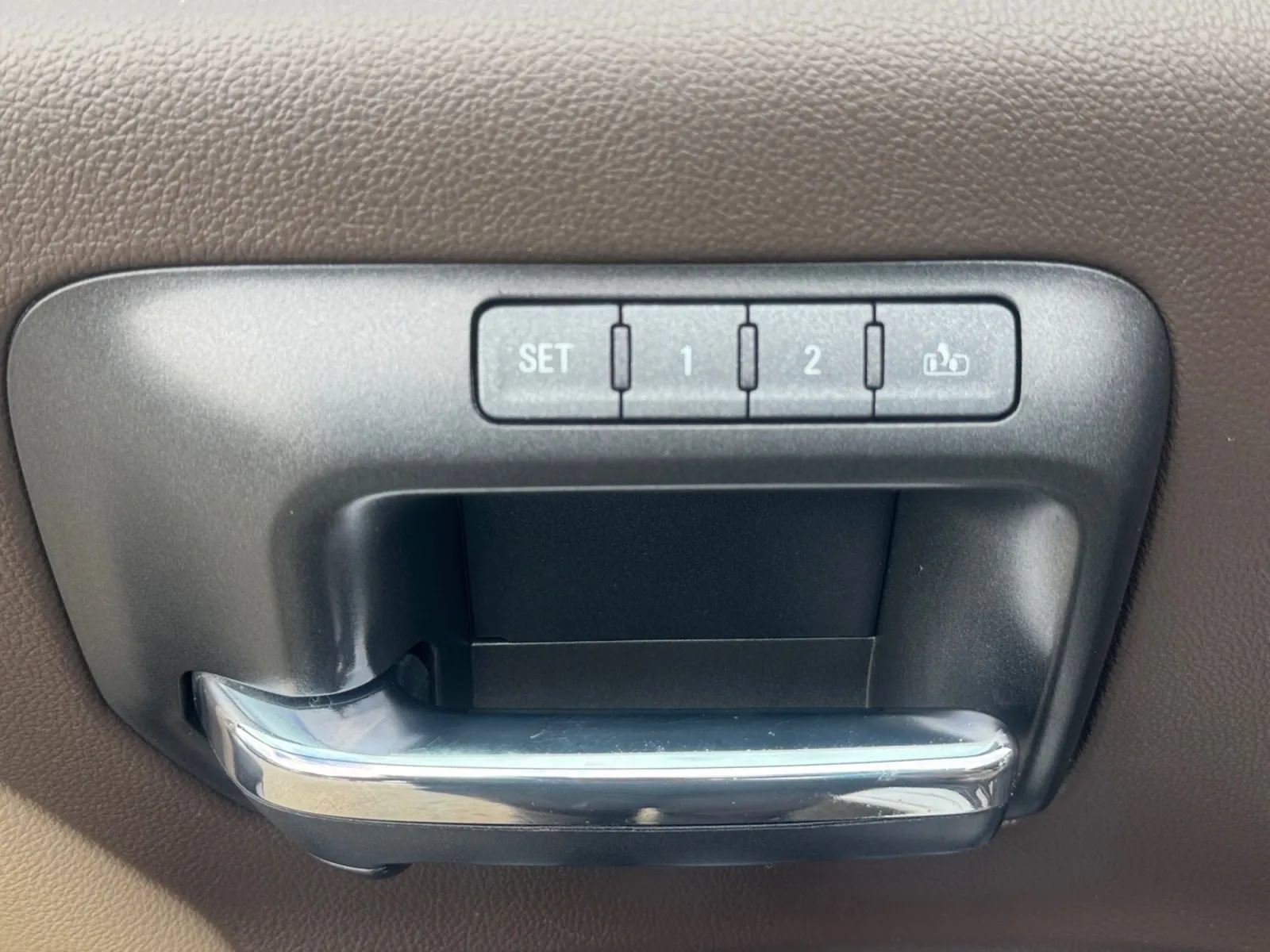 Used 2018 Chevrolet Silverado 1500 LTZ Z71 AWD/4WD image 21