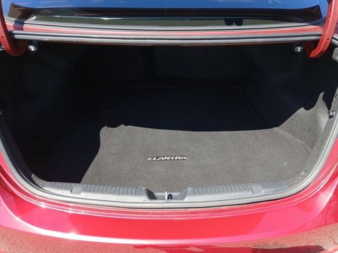 Used 2016 Hyundai Elantra SE image 10