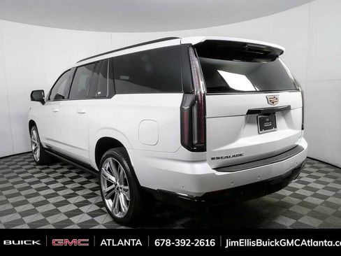 Used 2025 Cadillac Escalade ESV Sport Platinum image 3