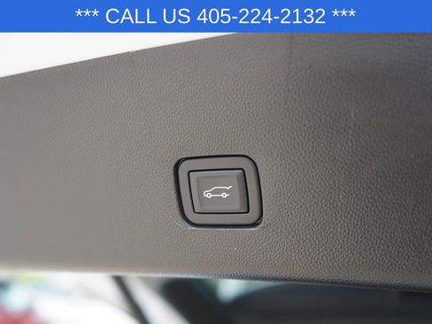 Used 2023 Chevrolet Traverse Premier FWD image 30