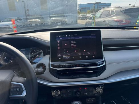 Used 2025 Jeep Compass Limited image 18